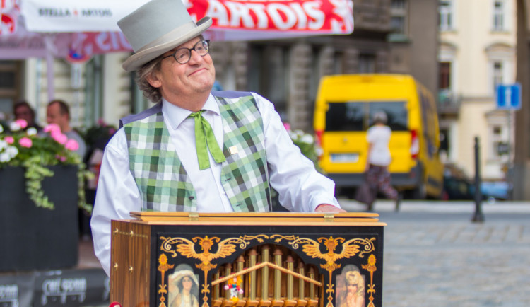 Po celý den se po Benešáku nesla hudba z flašinetů. Další ročník Libereckého flašinetáře se vydařil