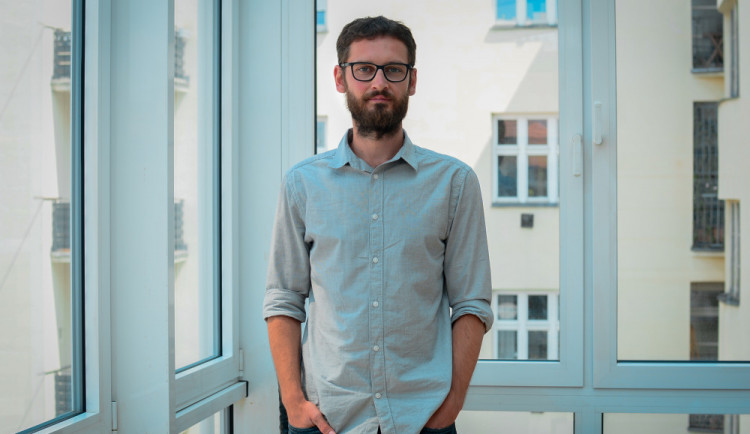 PĚT OTÁZEK PRO: Na člověka jde závrať při pohledu do hloubky naší nevědomosti, říká spisovatel Štěpán Kučera