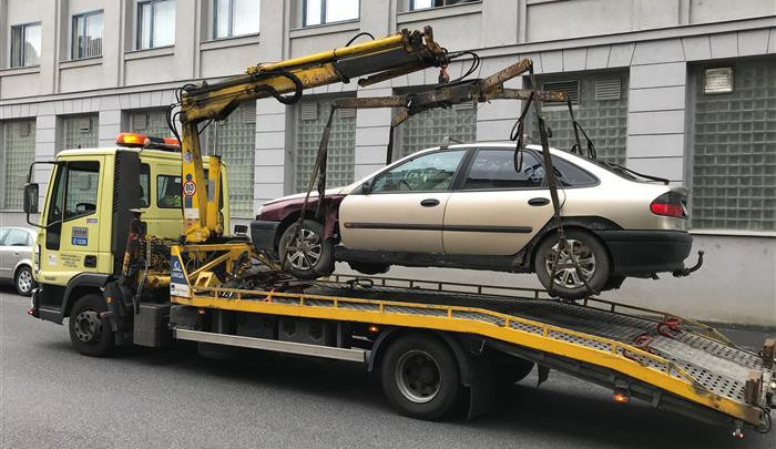 V České Lípě se zaměřili na vraky v ulicích, začali je odtahovat