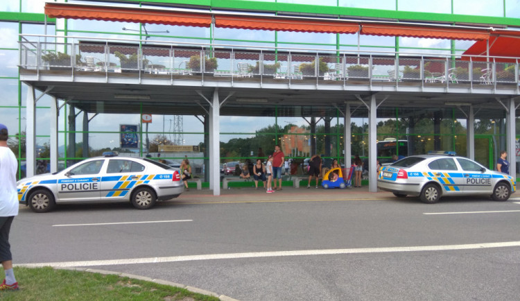 Policie evakuovala Globus