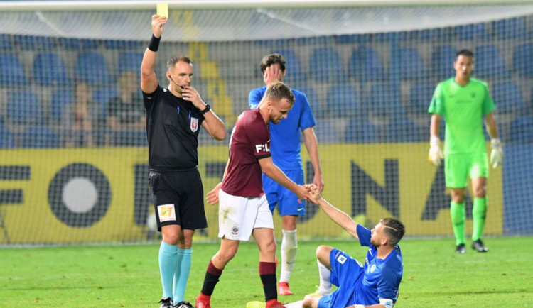 Rozhodčí Julínek chyboval celkem třikrát.