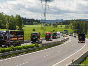 Zmizí kamiony v neděli z českých dánic? Vláda chce prosadit zákaz