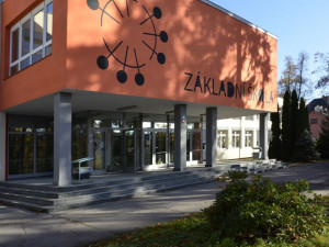 Školáci z Liberecké v Jablonci zahájí školu o dva týdny později