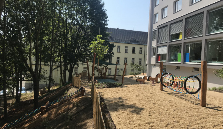 Školka má i novou zahradu.