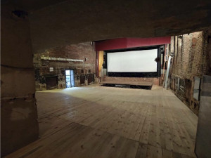 Nová podlaha, zamítnutá rekonstrukce. Kino Varšava vstupuje do šesté sezóny