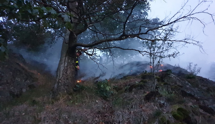 Hasič zasahují u požáru
