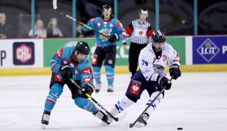 První zápas v Belfastu vyhráli domácí.