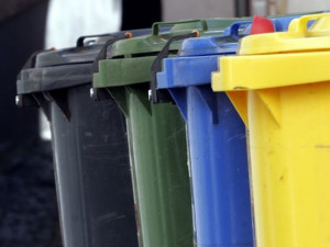 Majitelé rodinných domů v Doksech mohou žádat o popelnice na tříděný odpad zdarma