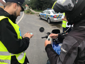 Nejčastější prohřešky motorkářů i řidičů aut? Překročení rychlosti