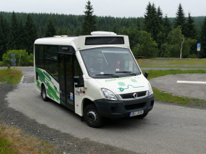 Autobus přes soušskou přehradu má za sebou zkušební provoz. Za pět týdnů přepravil přes pět set lidí