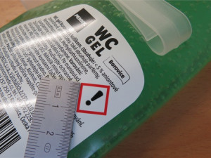 Nebezpečné chemické látky a směsi bez správného a dostatečného označení.