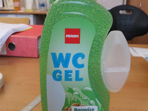 Nebezpečné chemické látky a směsi bez správného a dostatečného označení.