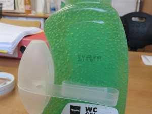 Nebezpečné chemické látky a směsi bez správného a dostatečného označení.