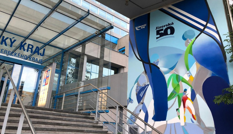 Graffiti na krajském úřadu.