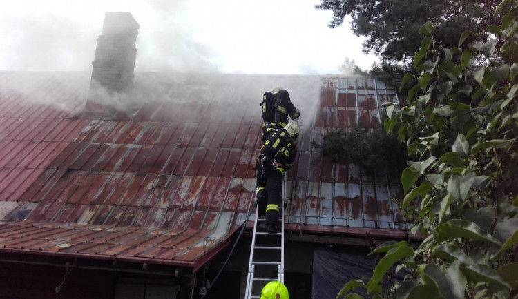 Foto z požáru rodinného domu
