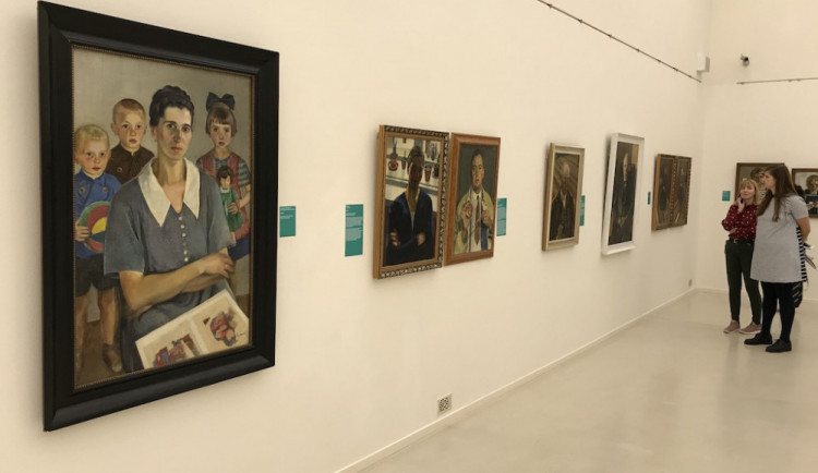 Obrazy Paula Gebauera v liberecké galerii.