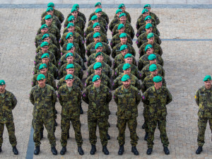 Slavnostní nástup 31. pluku na Benešáku.