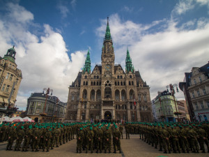Slavnostní nástup 31. pluku na Benešáku.