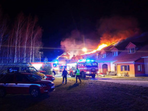 Za požárem farmy Vysoká je nedbalost. Hořet začalo od uhlíku z popela vysypaného na dvůr