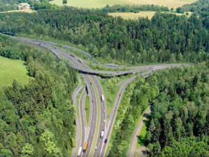 Řidiče na hlavním tahu na Prahu čekají velké komplikace. Na jaře začne úprava Rádelského mlýna, potrvá nejméně dva roky