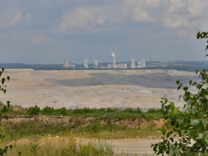 Obyvatelé Uhelné chtějí zalesněný val. Má zakrýt pohled do dolu Turów