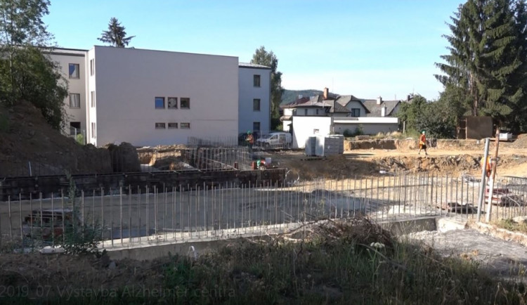 Foto z července. Od té doby výstavba výrazně pokročila.