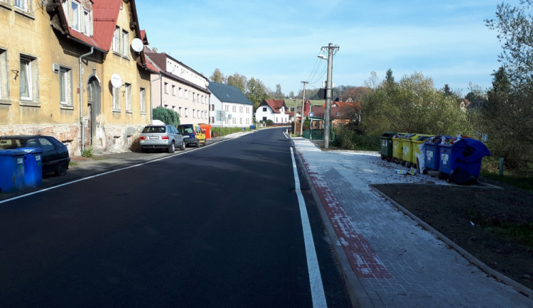 Nová silnice v Machníně.