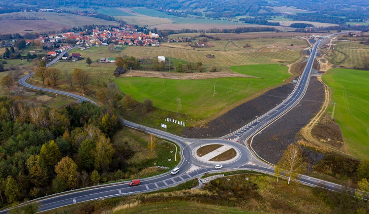 V Kravařích otevřeli nový obchvat, přeložka silnice I/15 stála téměř 177 milionů