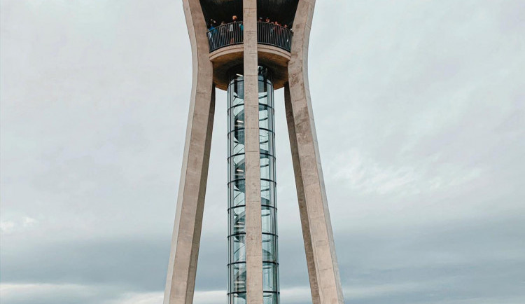 Vodojem v Ohrazenicích je zajímavou a unikátní stavbou.