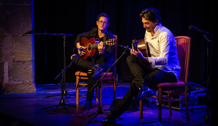 Duo Café del Mundo vystoupí v Jiráskově divadle.