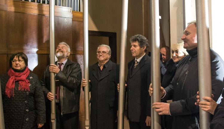 Začala restaurace varhan