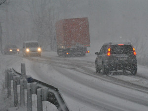 Meteorologové rozšířili varování, napadnout může až deset centimetrů mokrého sněhu