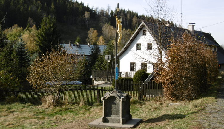 Opravená boží muka v Rudolfově