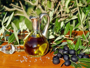 Kontrola olivových olejů odhalila, že každý třetí výrobek neodpovídá kvalitě extra panenský