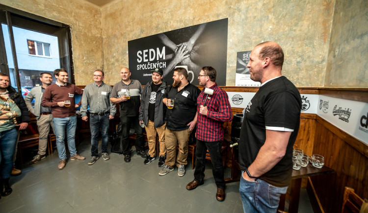 Představení Sedmi spolčených.