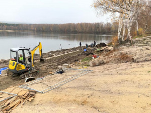 Na Kristýně probíhá druhá etapa revitalizace. Bagry pracují na severní pláži