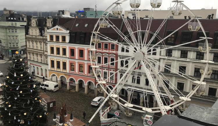 Lidé už nevydrží čekat. Ruské kolo se roztočí v pátek ve dvě