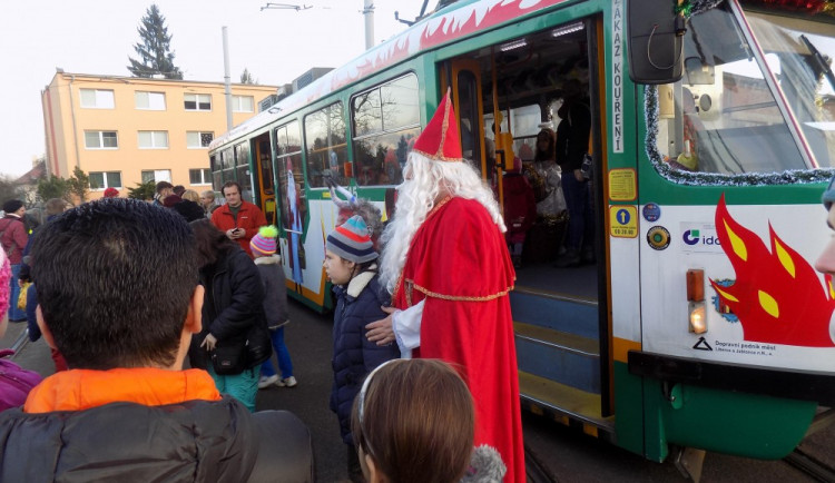 VÍKEND PODLE DRBNY: Čertovská tramvaj, mikulášský vlak a začátek adventu