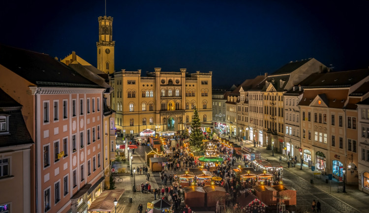 VÍKEND PODLE DRBNY: Adventní koncerty, trhy v Žitavě i závod na Ještědu