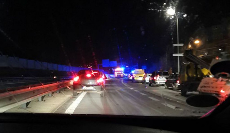 Výpadovka na Jablonec je uzavřená v obou směrech