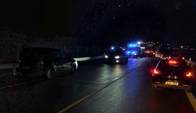 Silnice mezi Libercem a Jabloncem byla uzavřená kvůli nehodě nákladního auta