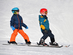 Předvánoční lyžovačku si ve skiareálech nenechaly ujít stovky lidí