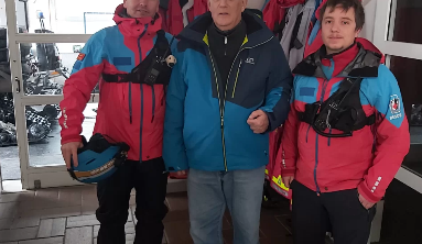 Horští záchranáři pomohli muži v Krkonoších, o Vánocích mu přišli poděkovat