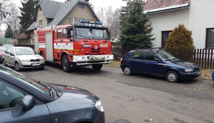 Hasiči musí denně bojovat se špatně zaparkovanými vozidly