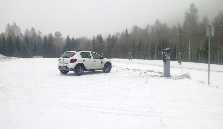 Nová parkovací plocha u přehrady.