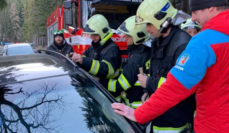 Zásah u zamčeného dítěte.