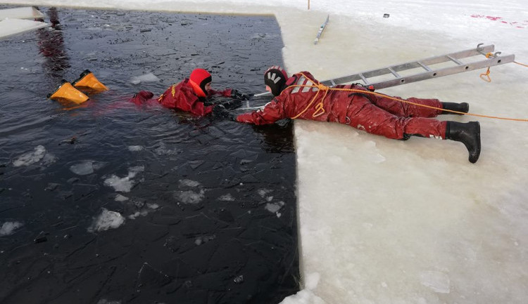 Záchrana z ledu.