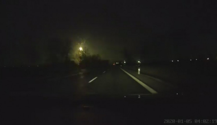 Severní obzor v neděli nad ránem prořízl jasný meteor