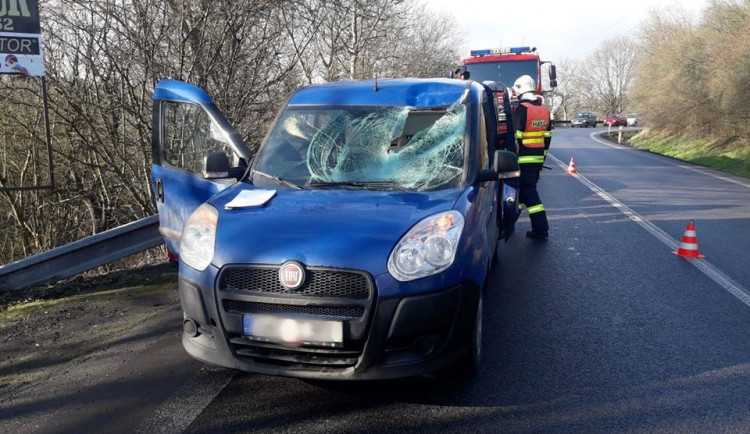 Auto po nárazu ledu.