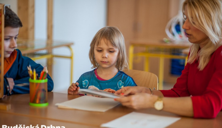Waldorf, Montessori nebo Unschooling. V čem se liší a o co jde? Alternativní školství přiblíží diskuze